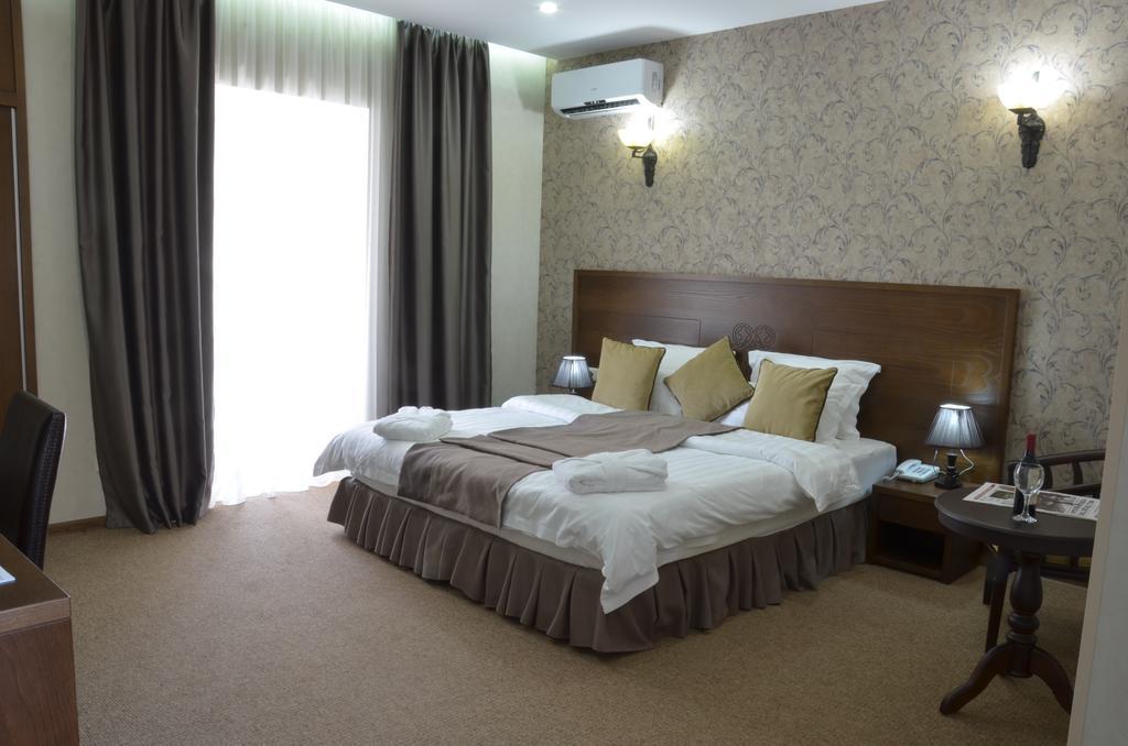 Old Metekhi Hotel Тбилиси Екстериор снимка