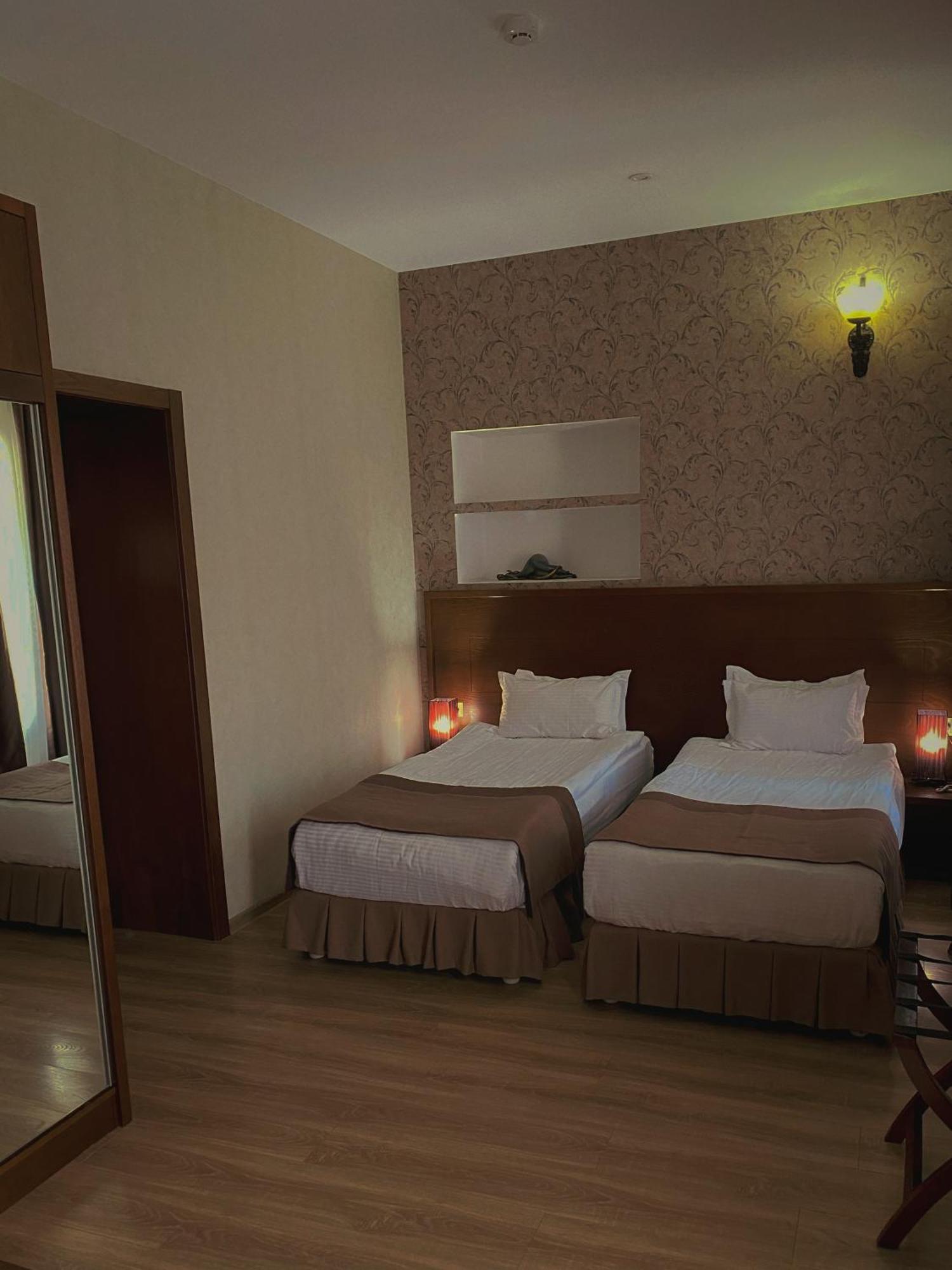 Old Metekhi Hotel Тбилиси Екстериор снимка